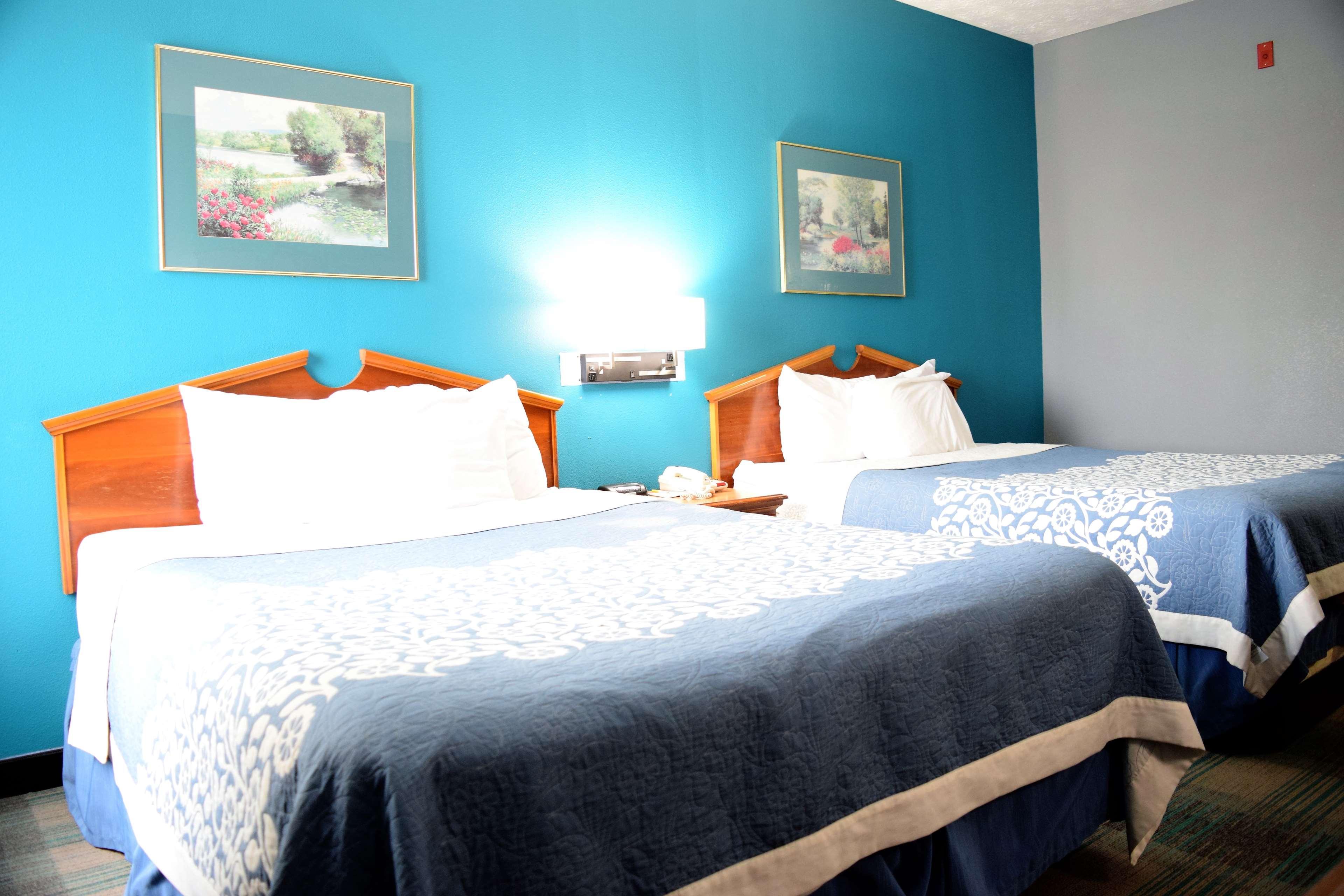 Days Inn By Wyndham Montgomery Exteriör bild