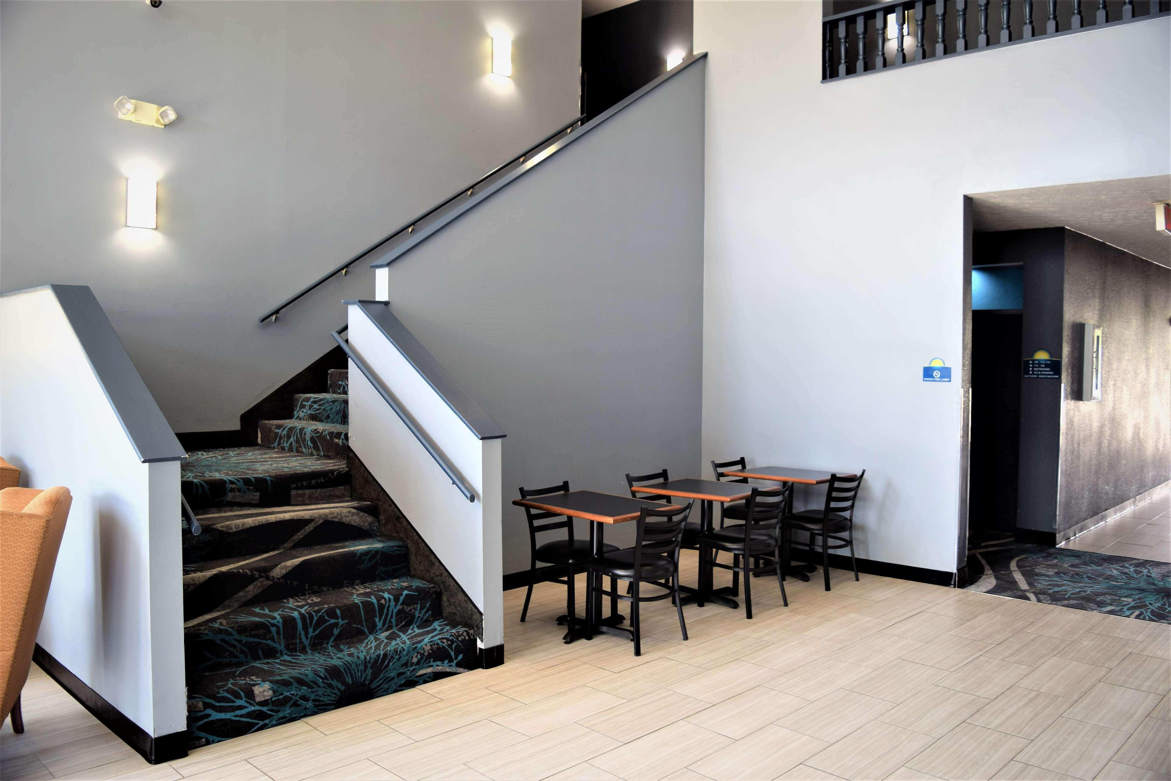 Days Inn By Wyndham Montgomery Exteriör bild