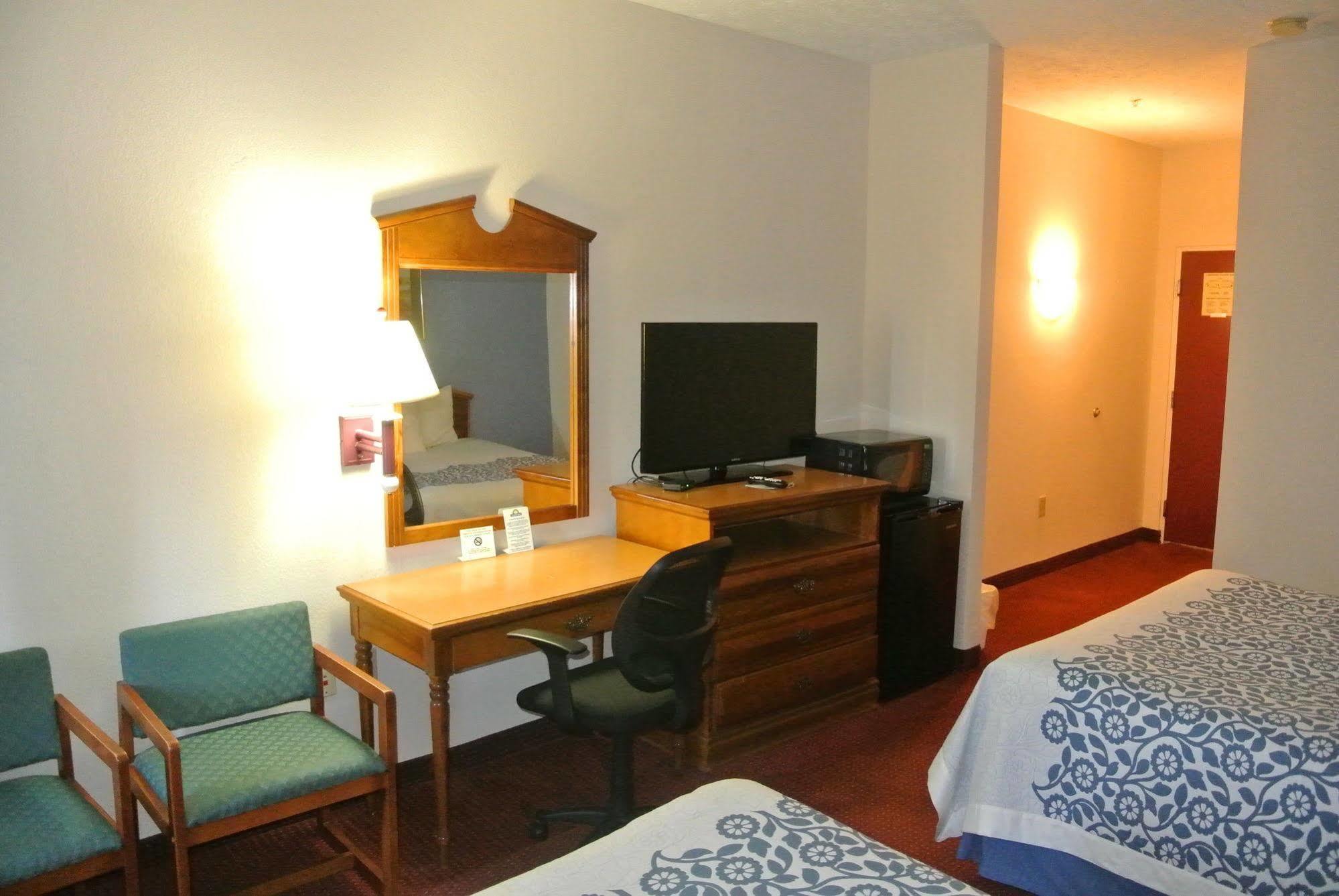 Days Inn By Wyndham Montgomery Exteriör bild