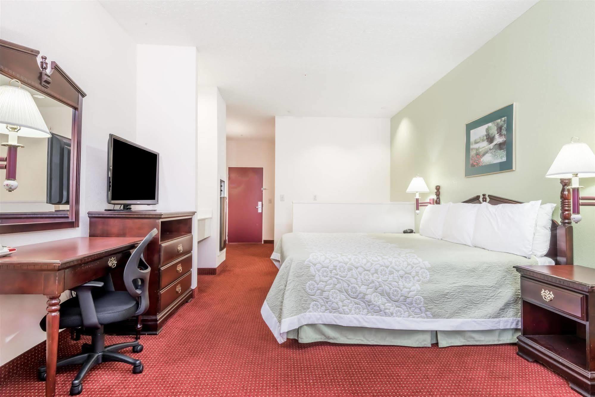 Days Inn By Wyndham Montgomery Exteriör bild