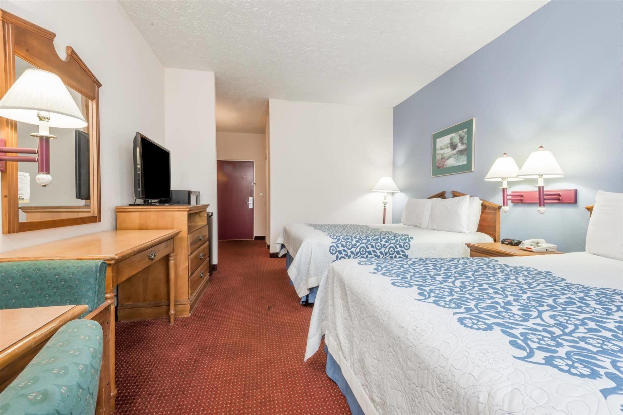 Days Inn By Wyndham Montgomery Exteriör bild