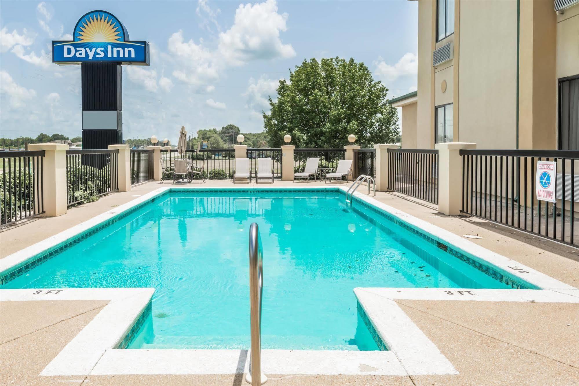 Days Inn By Wyndham Montgomery Exteriör bild